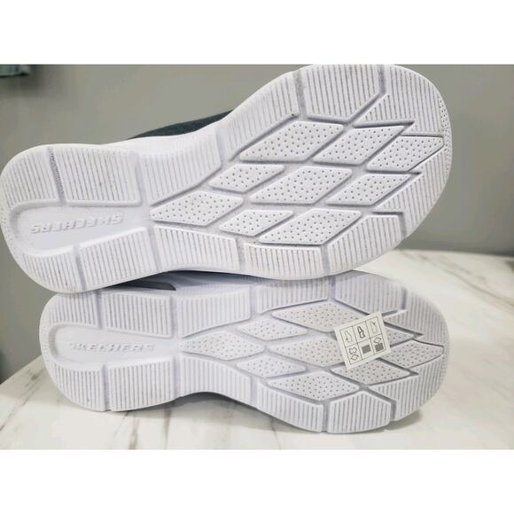 NEW WITHOUT BOX‎ SKECHERS Size 1 Kids black kaptix athletic gymshoes sneakers - Picture 5 of 6